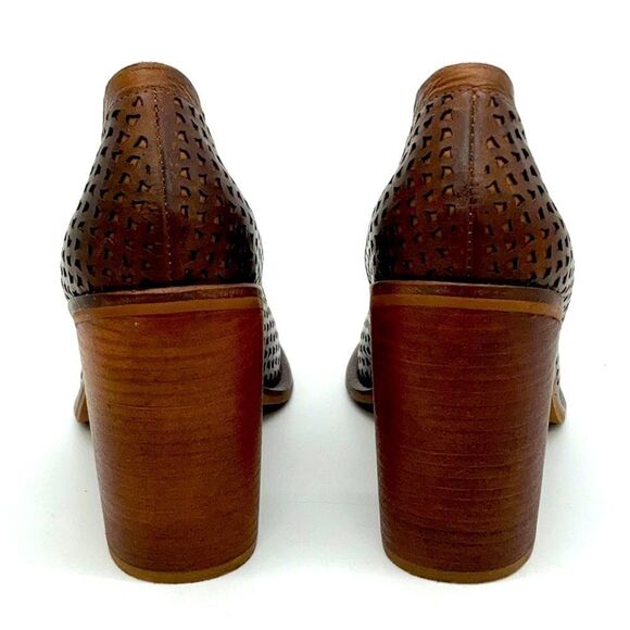 Kelsi Dagger Hall Pump - Picture 4 of 9